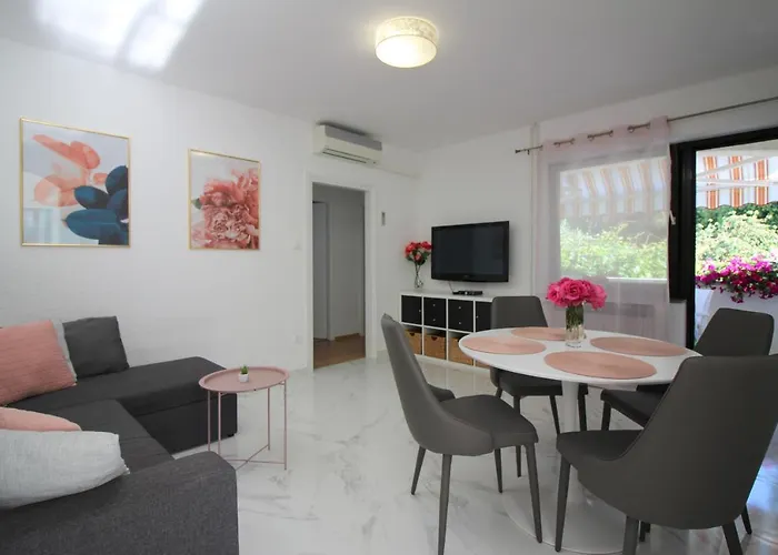Modern Apartment Sabina With Nice Garden