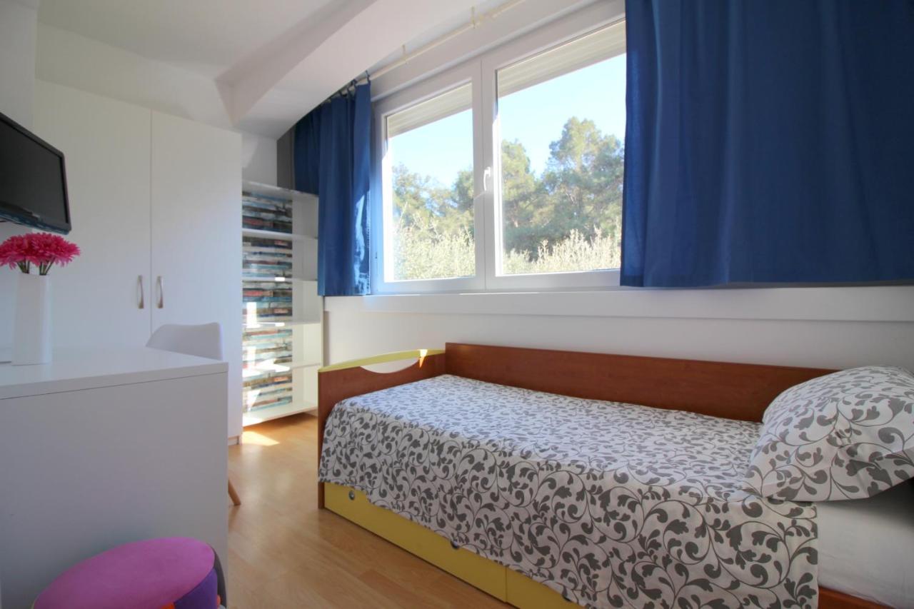 Modern Sabina With Garden